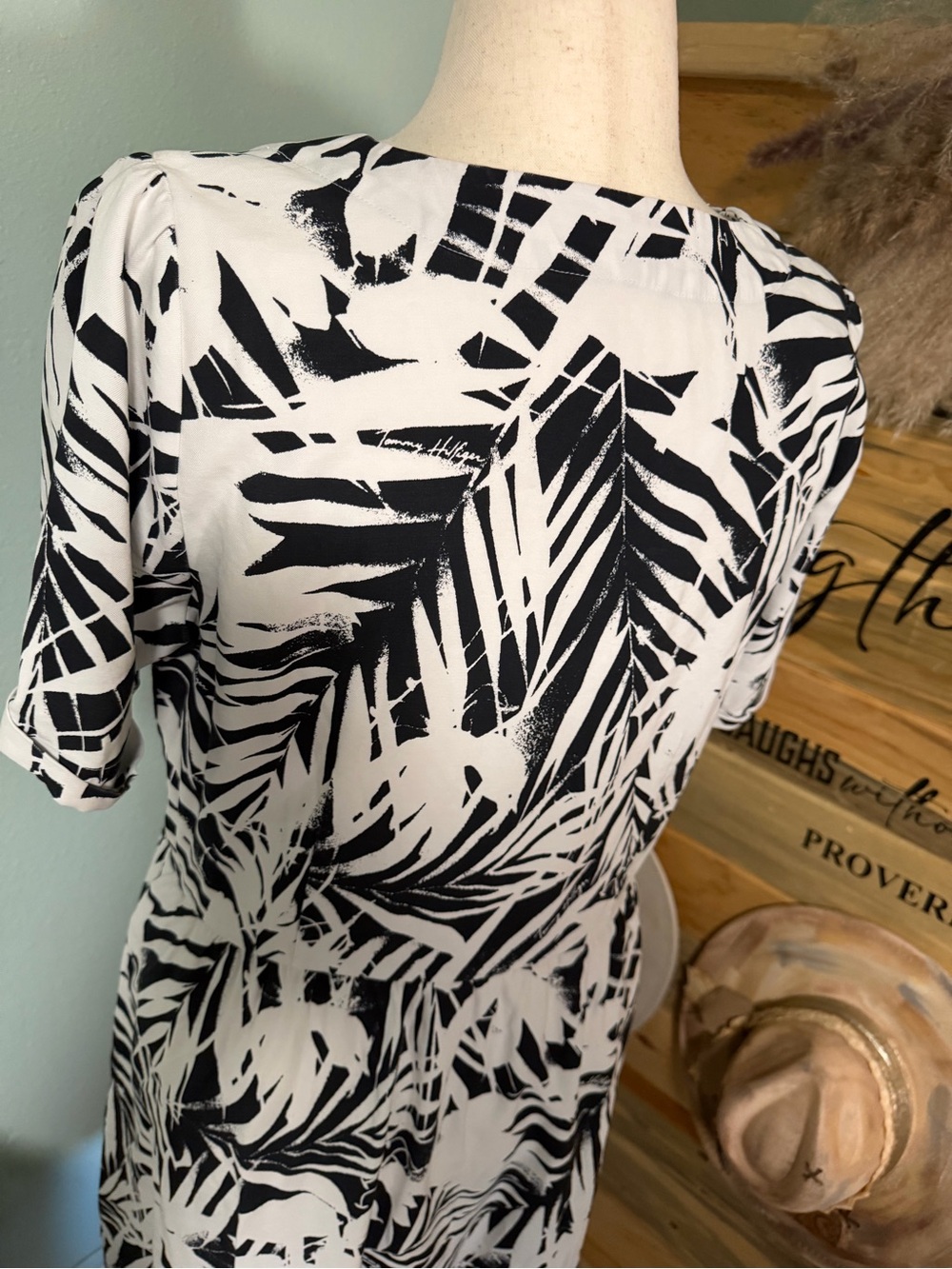 Tommy Hilfiger Black and White Tropical Print Midi Dress - Picture 3 of 5